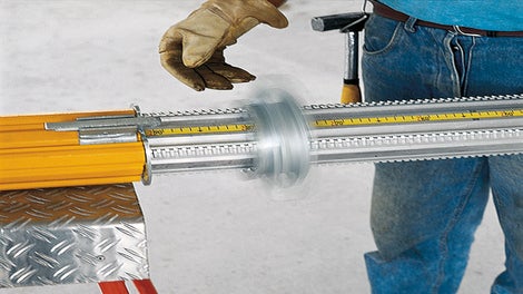 The free-running collar makes adjustment extremely easy. The inner tube is released and extended at a touch of the finger.<br/>