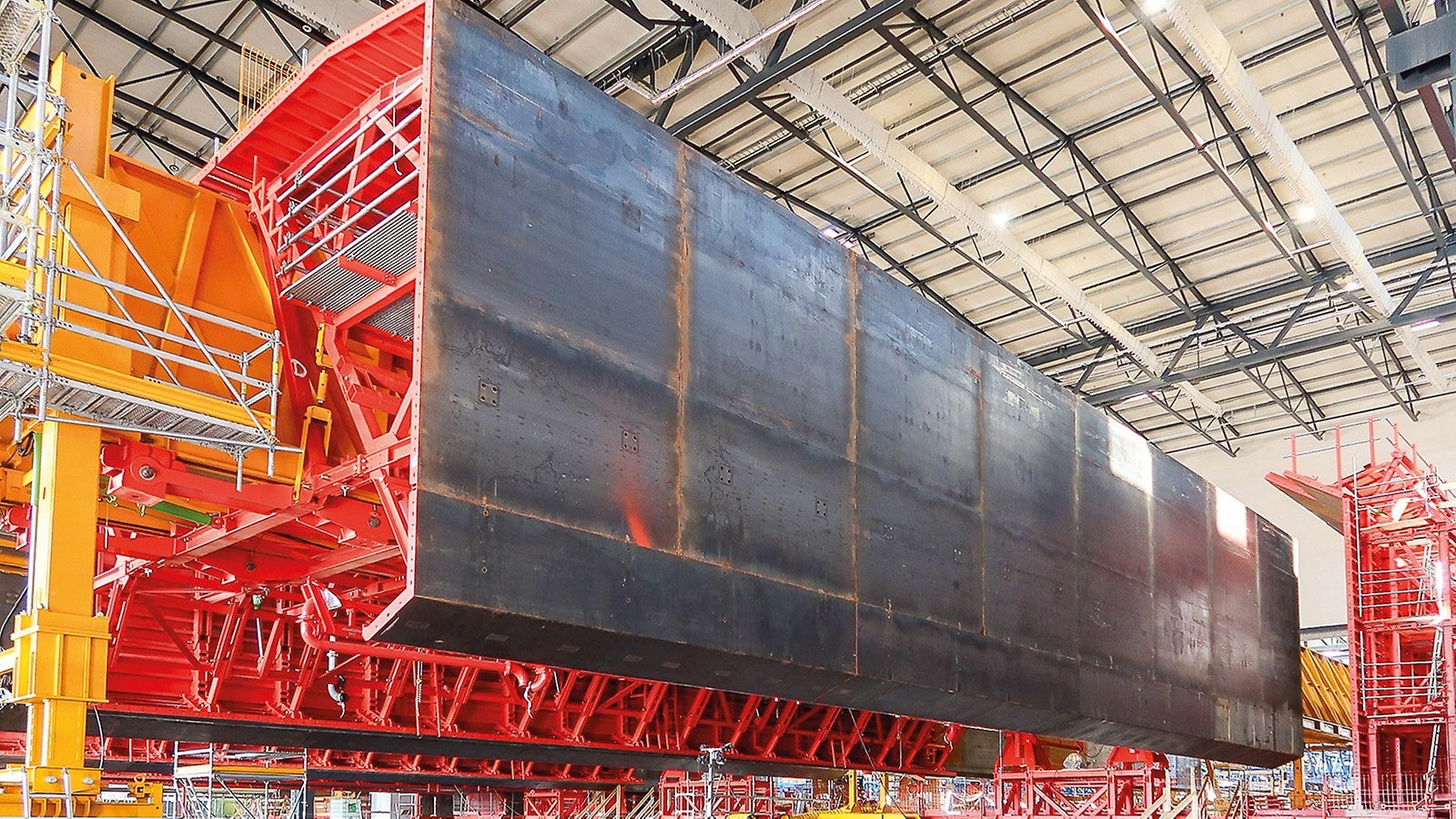 <p>With a length of 18 km, the Fehmarnbelt Tunnel will be the longest immersed tunnel in the world and is considered one of the largest infrastructure construction sites in Europe. PERI developed a formwork concept for the central production of the standard tunnel elements.</p><br/>